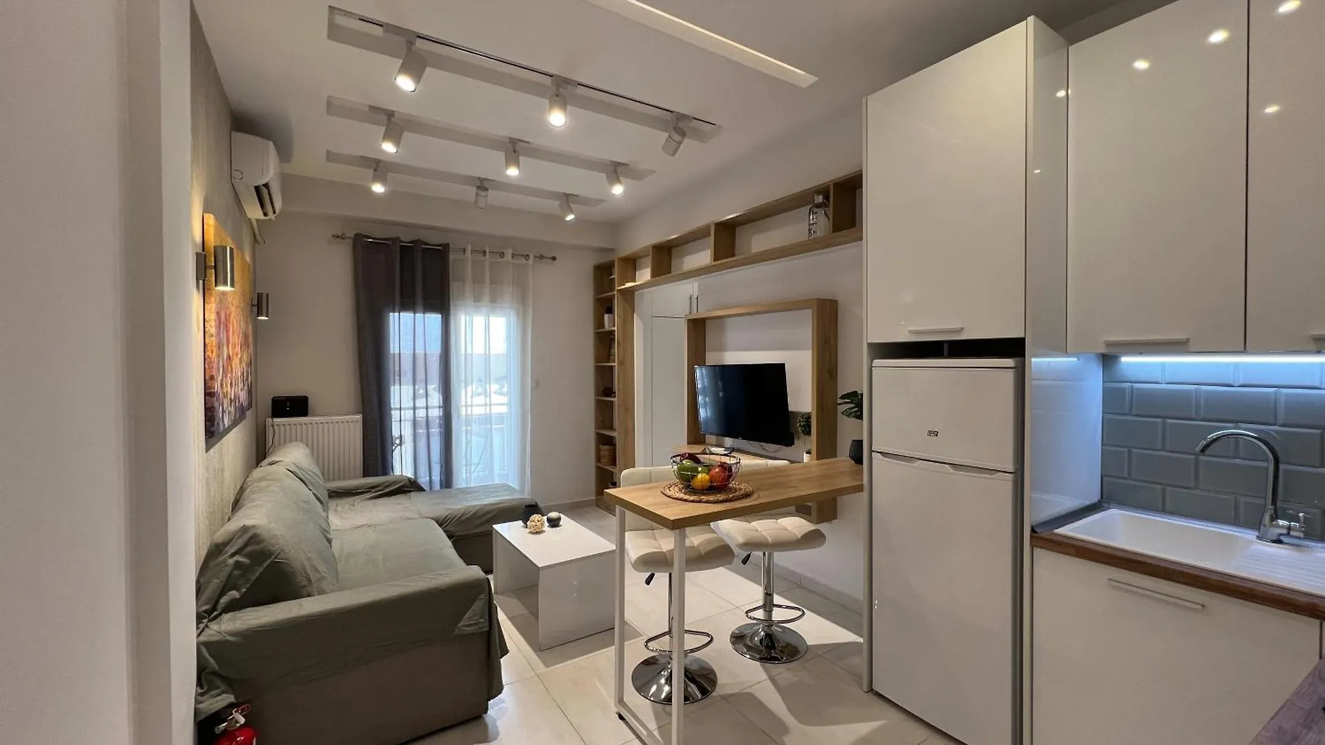 P Deluxe Suites 7 location